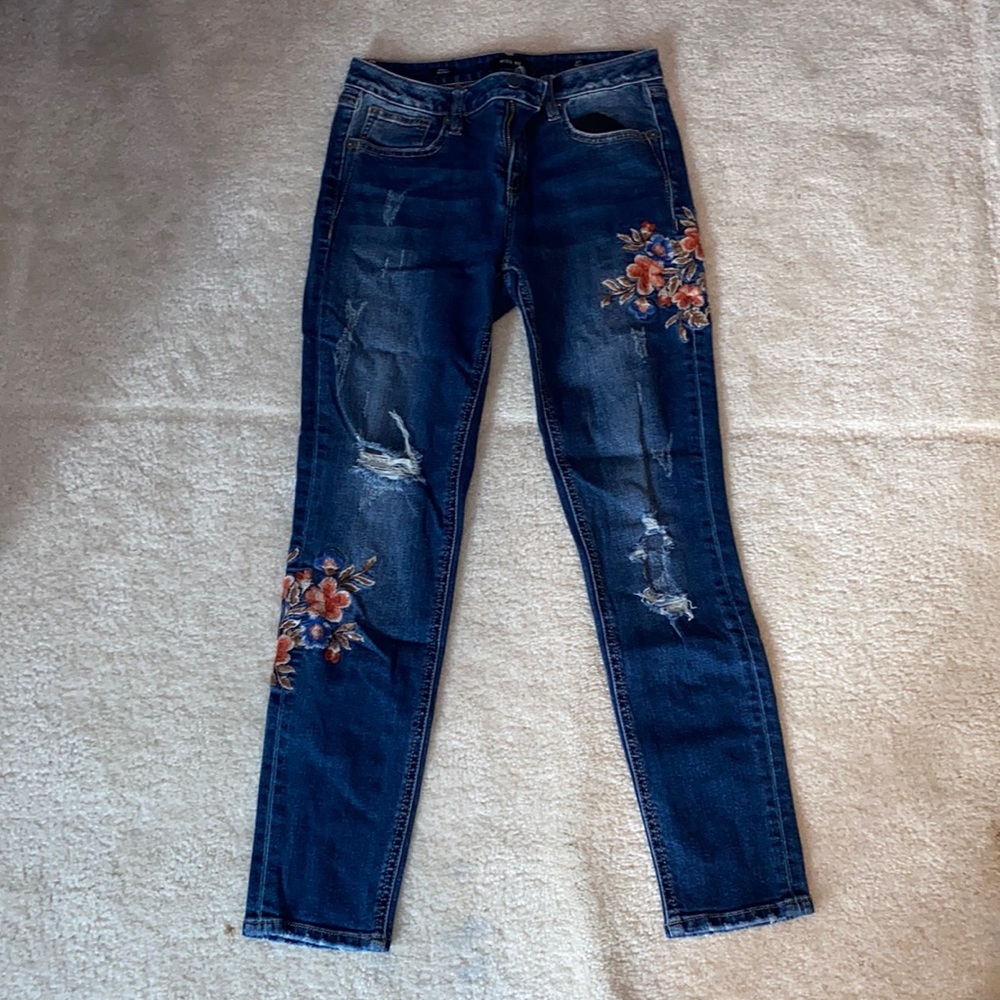 Miss Me Ankle Skinny jeans with distressed and floral pattern on both legs.